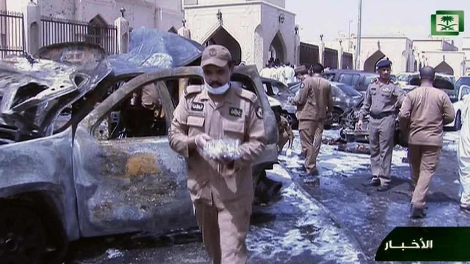 Imagen de uno de los atentados contra una mezquita perpetrados por el grupo desarticulado hoy por las autoridades de Arabia Saudí.