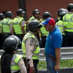  Maduro saca los blindados a la calle contra los manifestantes