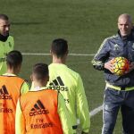El entrenador del Real Madrid, Zinedine Zidane, durante un entrenamiento