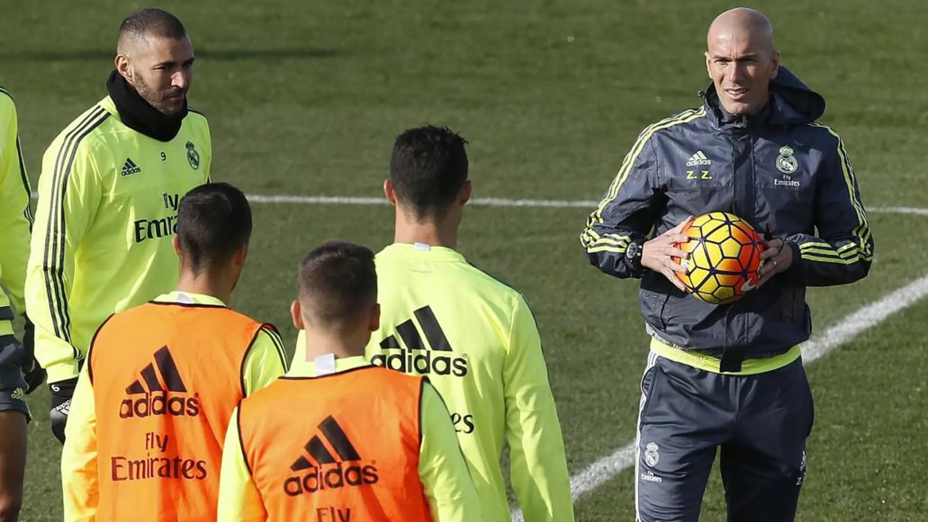 El entrenador del Real Madrid, Zinedine Zidane, durante un entrenamiento