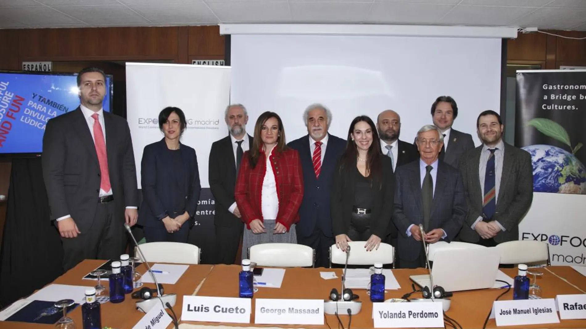 Foto de familia de los panelistas de presentación del Congreso EXPOFOODING Madrid 2016