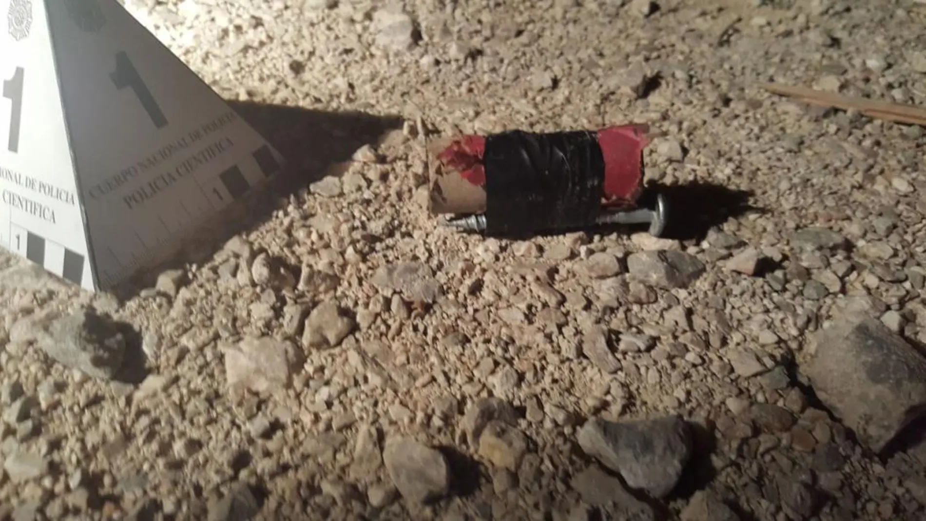 En la madrugada del sábado, varios artefactos explosivos con clavos en su interior fueron lanzados a la zona donde se están llevando a cabo las obras de soterramiento de las vías del AVE en Murcia