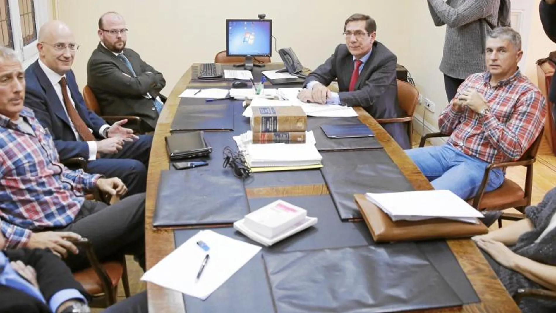 Los miembros del TAD (Tribunal Administrativo del Deporte), que hoy decidirán si el Madrid puede seguir en Copa