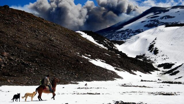 El volcán Copahue provoca casi 40 terremotos en apenas media hora en Chile