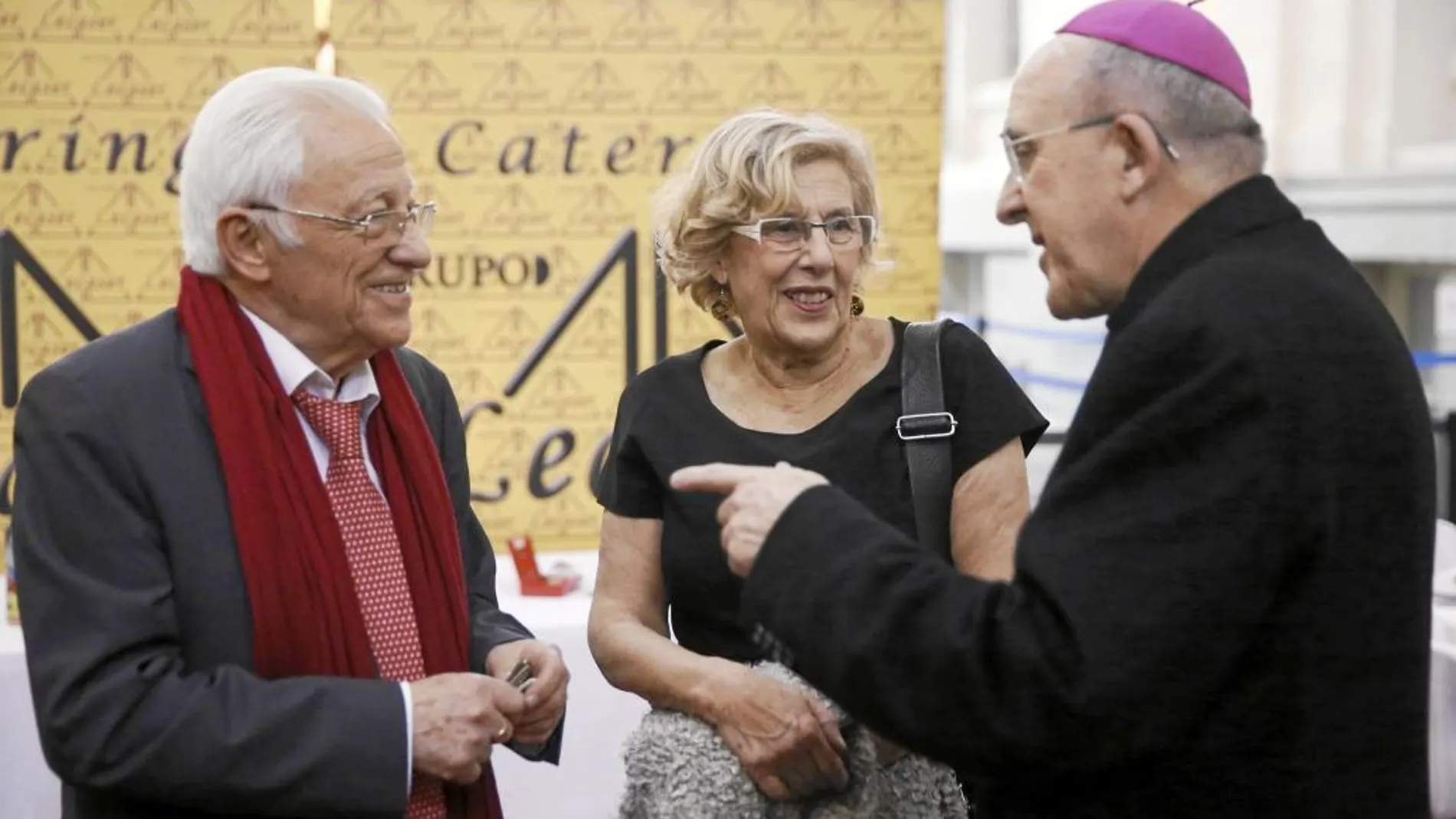 El Padre Ángel, Manuela Carmena y el arzobispo de Madrid, Carlos Osoro