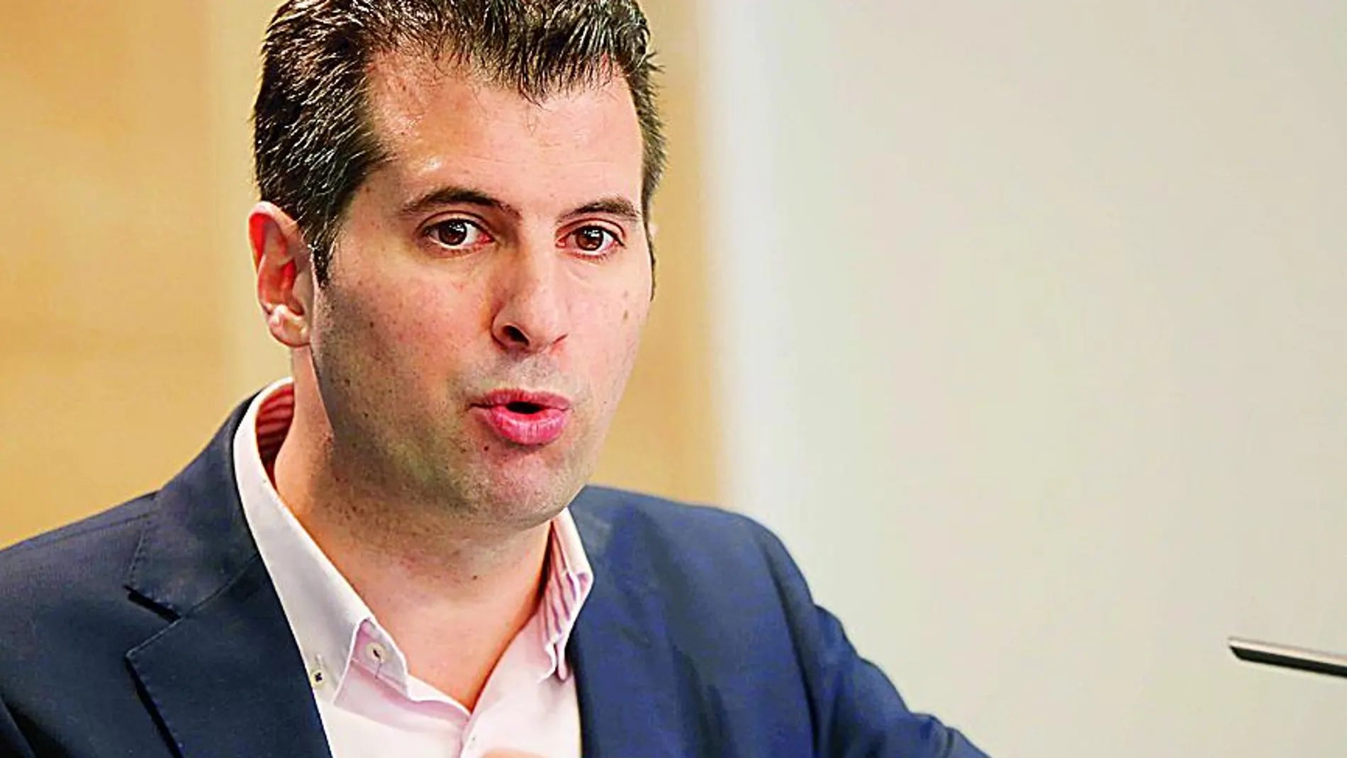 Tudanca avisa que se dedicará en cuerpo y alma a la demolición del Gobierno del PP