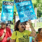 Asociaciones y consumidores se han rebelado contra las cláusulas abusivas de la banca / Efe