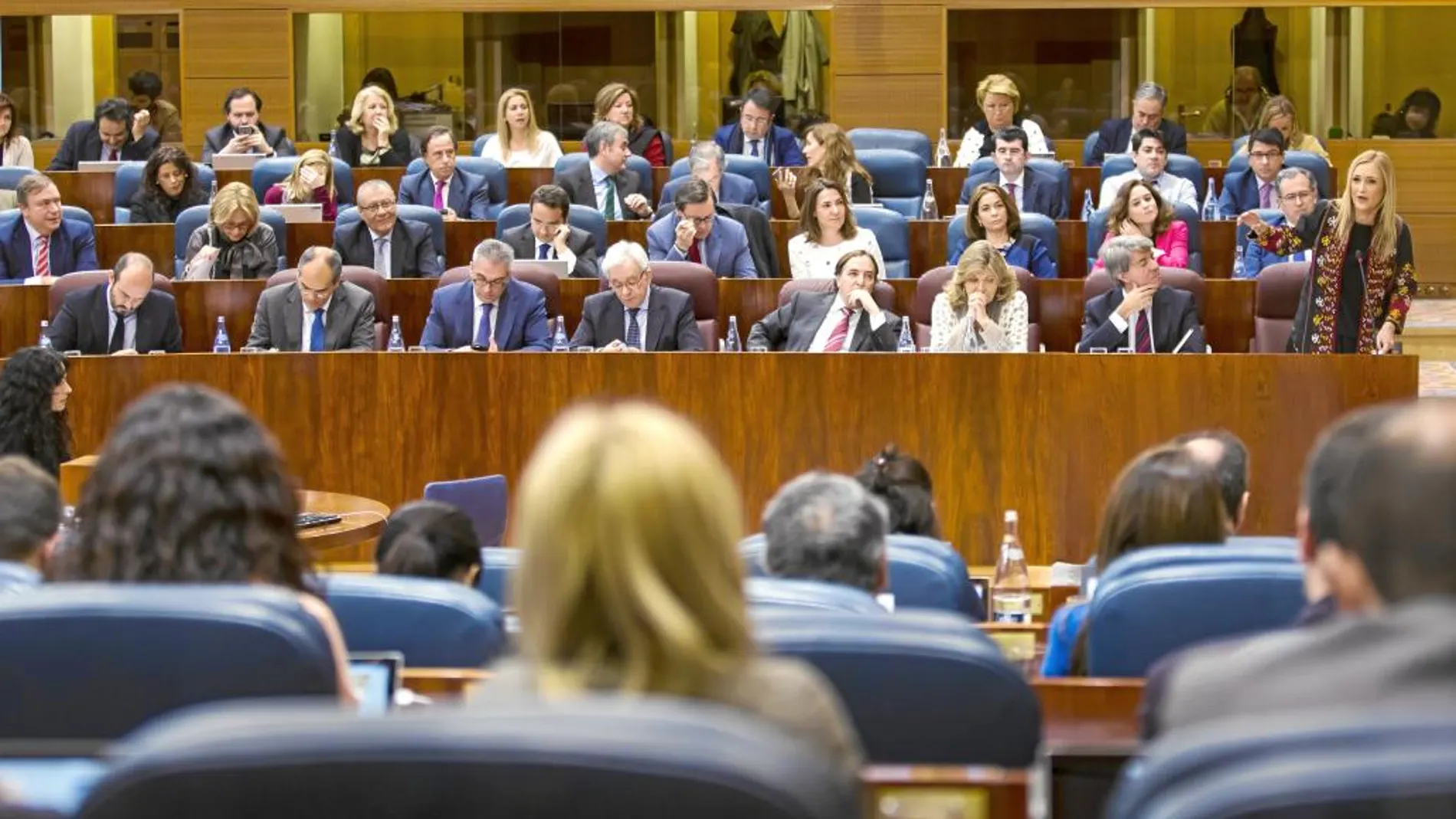 Piden a Cifuentes que quite la multa a los «rebeldes» con la gestación subrogada