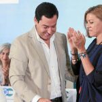 Juanma Moreno, con Cospedal, ayer en la Junta Directiva Regional del PP
