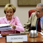 De la Vega y Alfonso Guerra, en la comisión de esta mañana