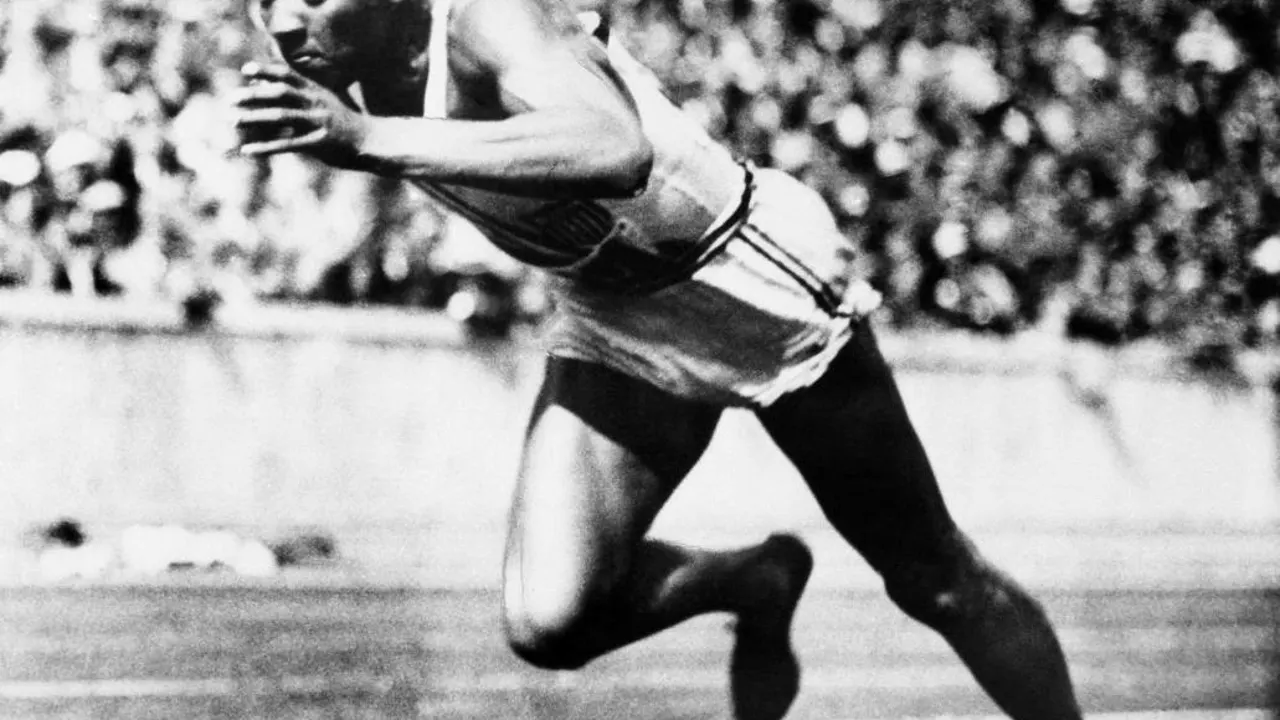 Carteles ajedrez extinción Jesse Owens, el hombre que humilló a la raza aria