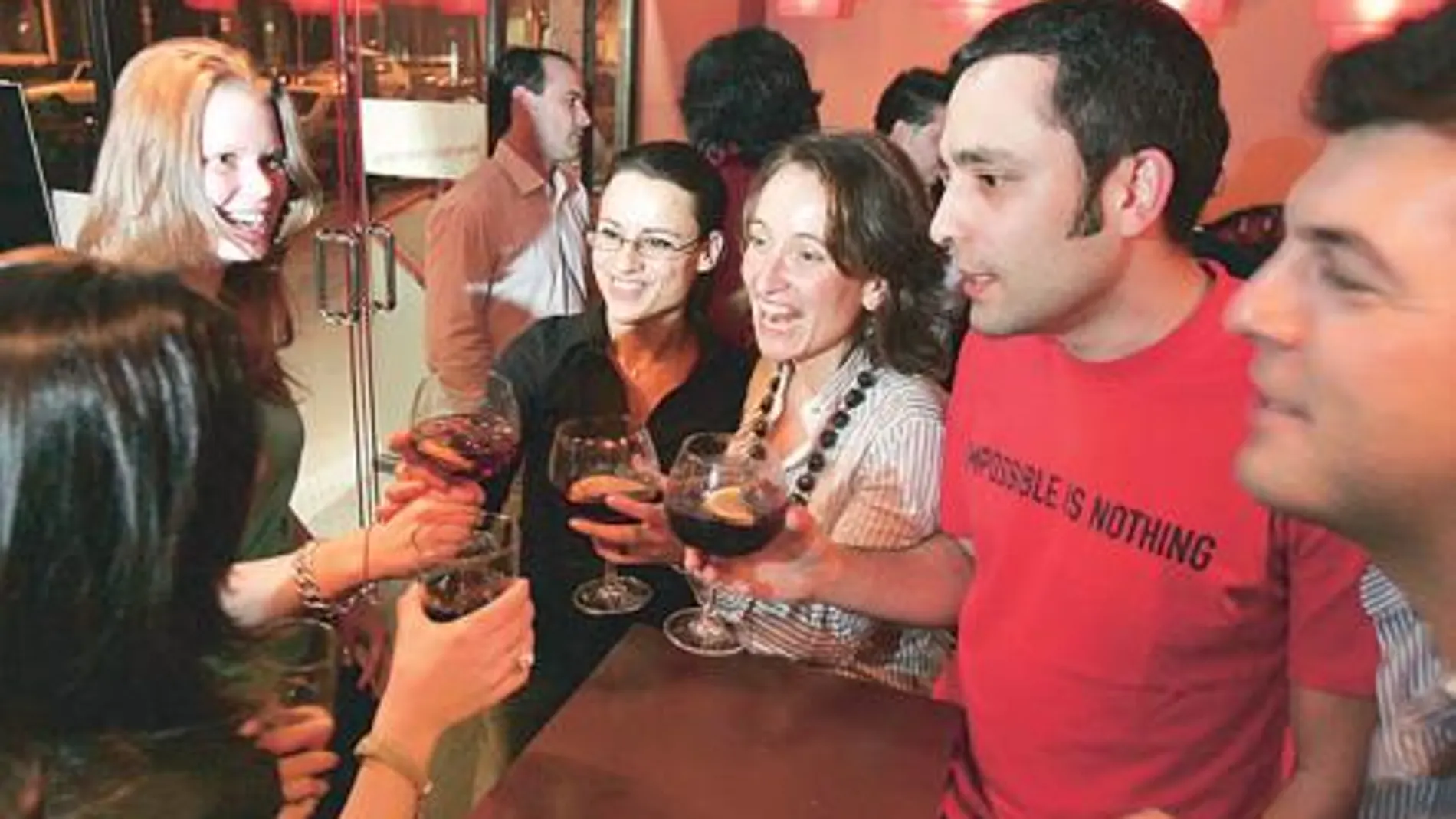 El consumo masivo de alcohol obliga a Barcelona a endurecer la ley