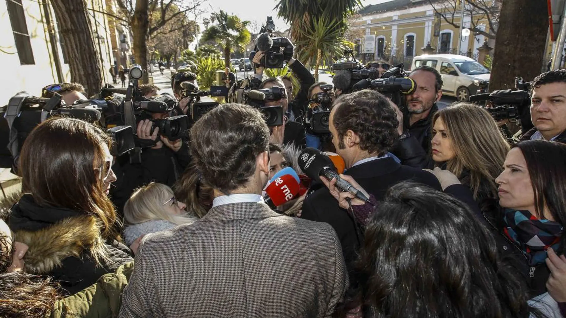 Los abogados reclaman que se tomen muestras a todos los hombres del cuartel