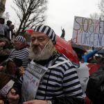 Protesta en París para pedir el fin del estado de emergencia