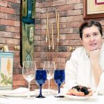 «Los políticos deberían tomar decisiones ante un buen plato»