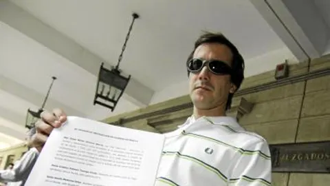 Jesús Herrera, un convocante del frustrado homenaje a Agustín de Foxá, en la presentación de una de las denuncias del caso que investiga la juez