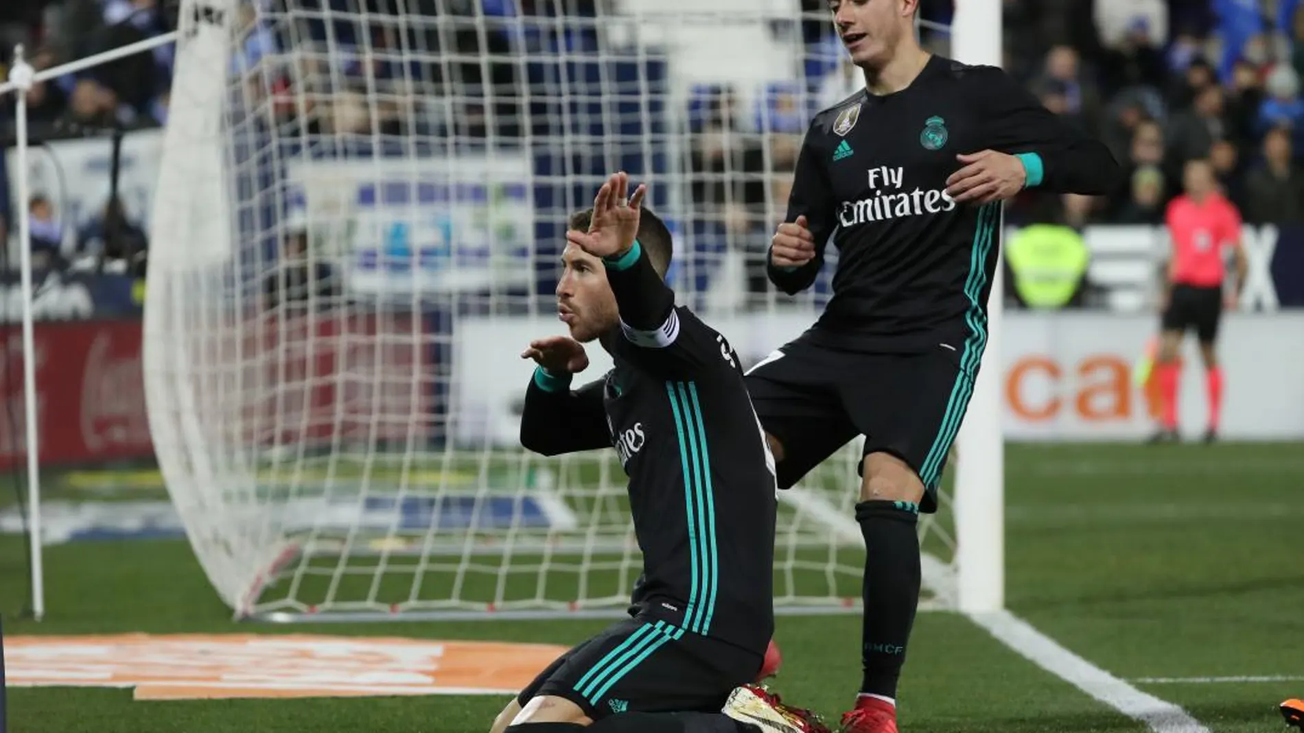 Sergio Ramos celebra con Lucas Vázquez uno de los goles anotados al Leganés
