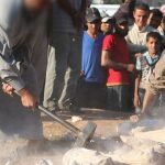 Imágenes de los milicianos del Estado Islámico destruyendo esculturas de Palmira.
