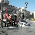 La Policía choca contra una farola en Sol