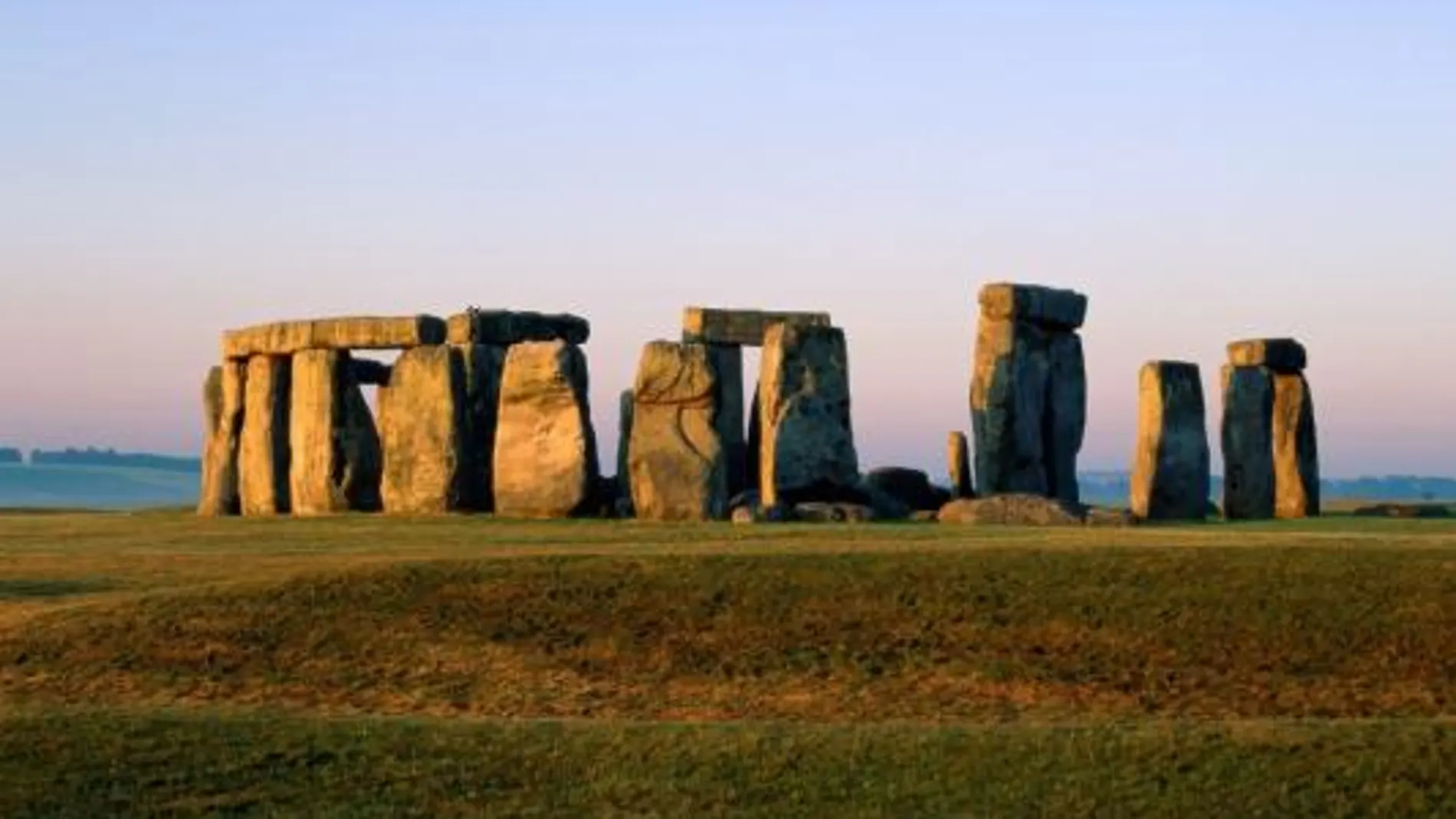 Monumentos tan emblemáticos como el Stonehenge, en Reino Unido, se ven amenazados por el turismo masivo