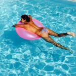 Cristina Pedroche recibe el verano con un topless