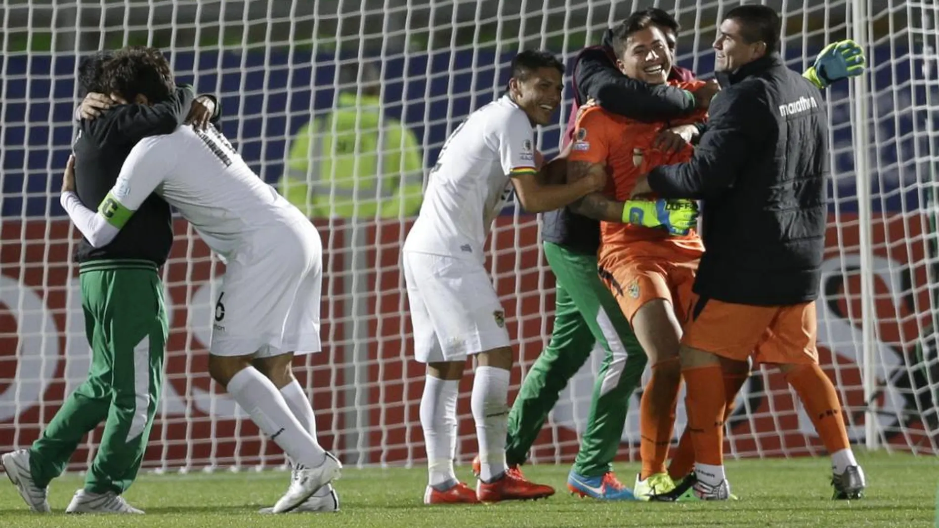2-3. Un gigante Quiñónez salva a Bolivia, que vuelve a ganar desde 1997