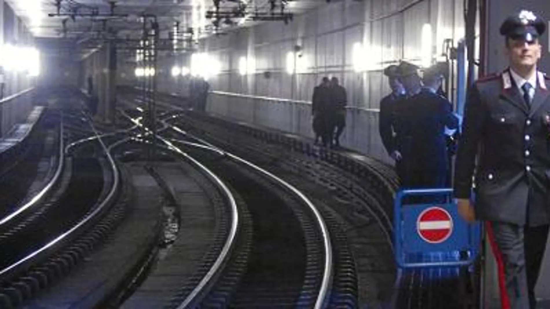 Un trabajador de metro encontró la bomba en la estación de Rebibbia, lugar de maniobras