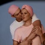 Los famosos se abrazan para apoyar la lucha contra el cáncer de mama