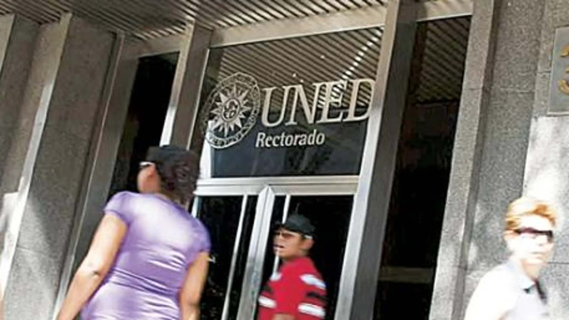 Alumnos de Trabajo Social denuncian los «intereses ocultos» de la UNED