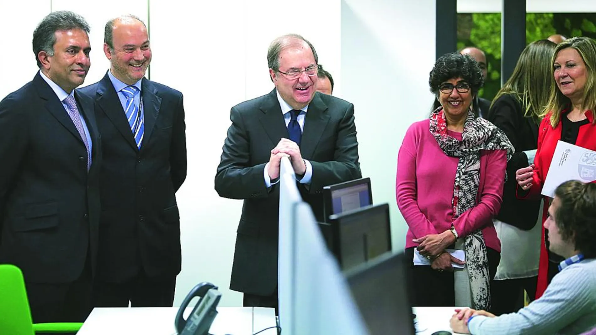 Herrera visita las instalaciones de Cognizant en el Parque Tecnológico de Boecillo junto a la consejera Pilar del Olmo y Santosh Thomas