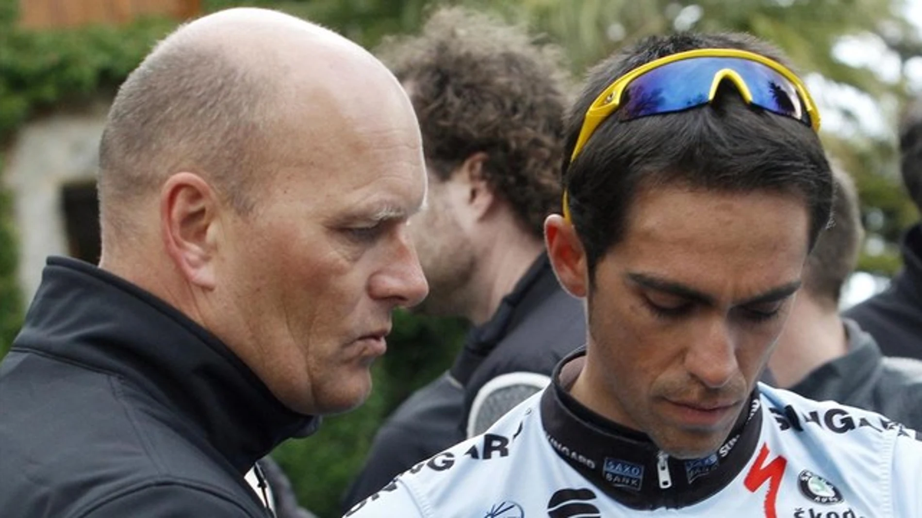 Bjarne Riis junto al ciclista Alberto Contador