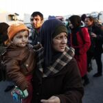 Refugiados sirios llegan al puerto de El Pireo