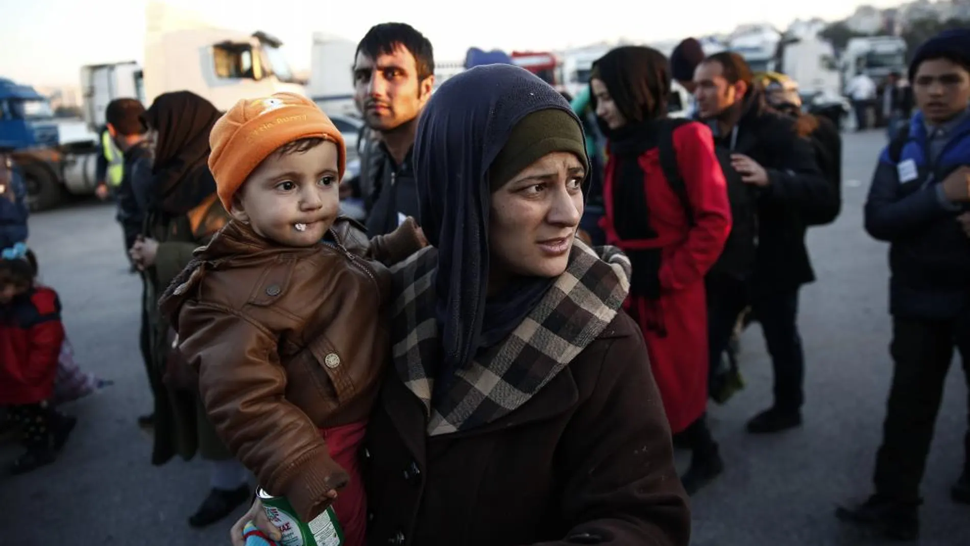 Refugiados sirios llegan al puerto de El Pireo