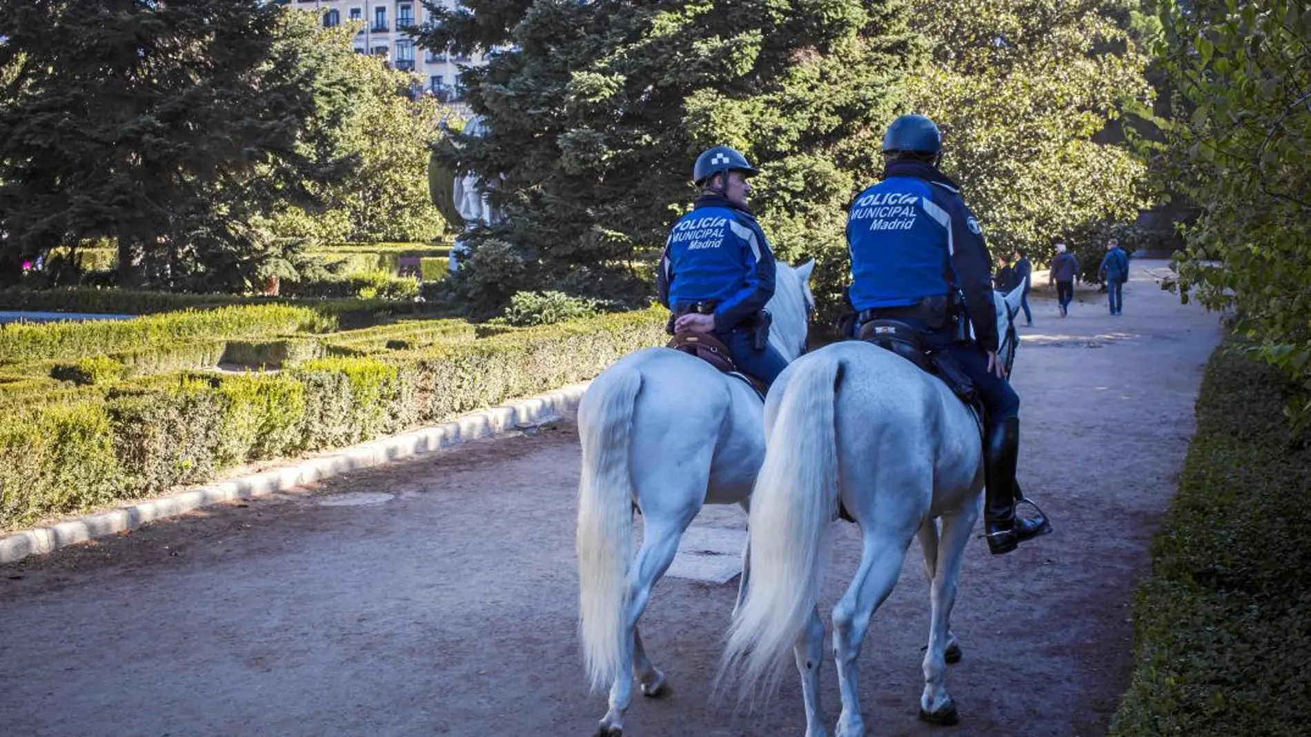 La Policía Municipal ha reforzado la vigilancia con un dispositivo en el que hay patrullas a caballo, como en Centro y Puente de Vallecas