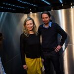 La juez Victoria Rosell con Pablo Iglesias al presentar hoy su renuncia