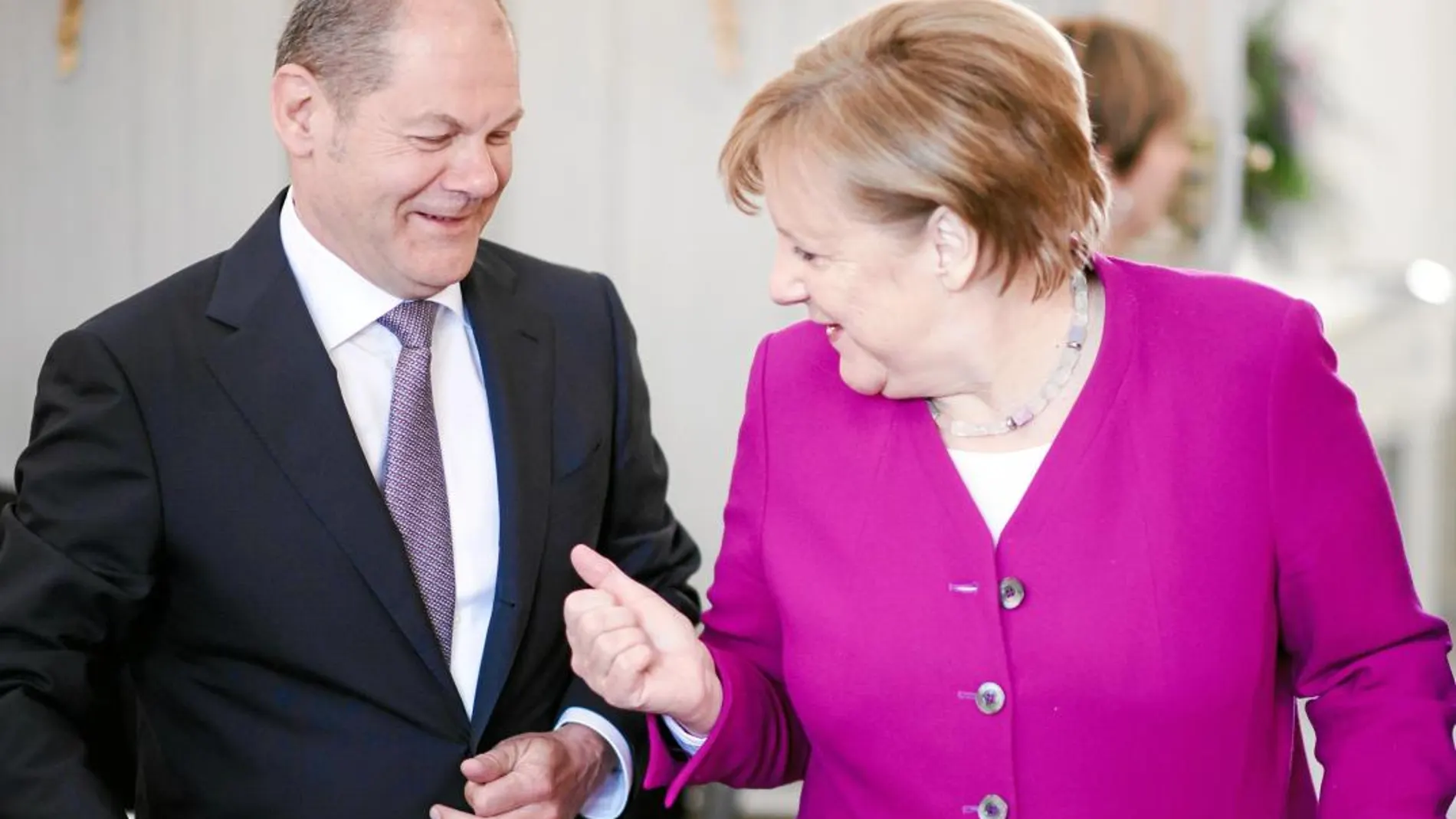 Angela Merkel y el vicecanciller, el socialdemócrata Olaf Scholz