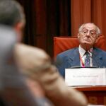El ex juez Lluís Pascual Estevill no quiso responder a las preguntas sobre asuntos judiciales pero dijo que tuvo fondos en el extranjero