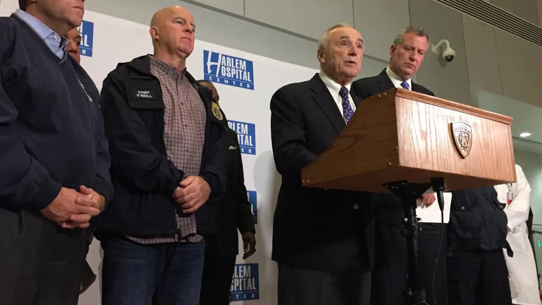 El comisario jefe de la Policía de Nueva York, Bill Bratton, durante la rueda de prensa.