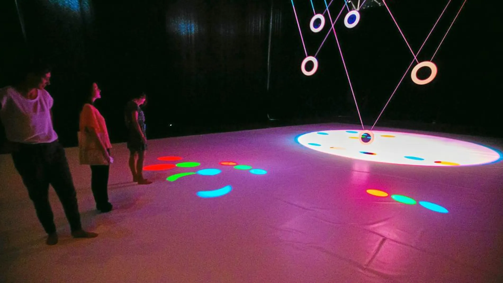 La instalación «RGB/CMY Kinetic», de los alemanes ART+COM ocupa el Sonar Planta