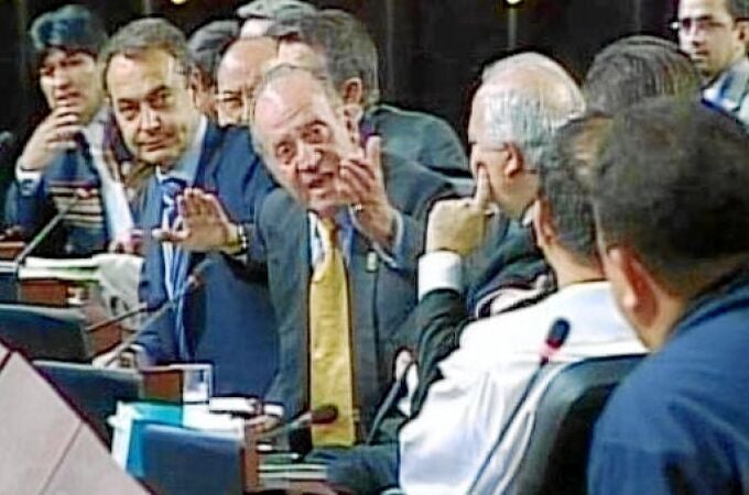 Don Juan Carlos cuando le espetó a Chávez en el plenario de la Cumbre Iberoamericana «por qué no te callas»