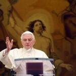 El Papa reza por los mineros chilenos y les pide serenidad