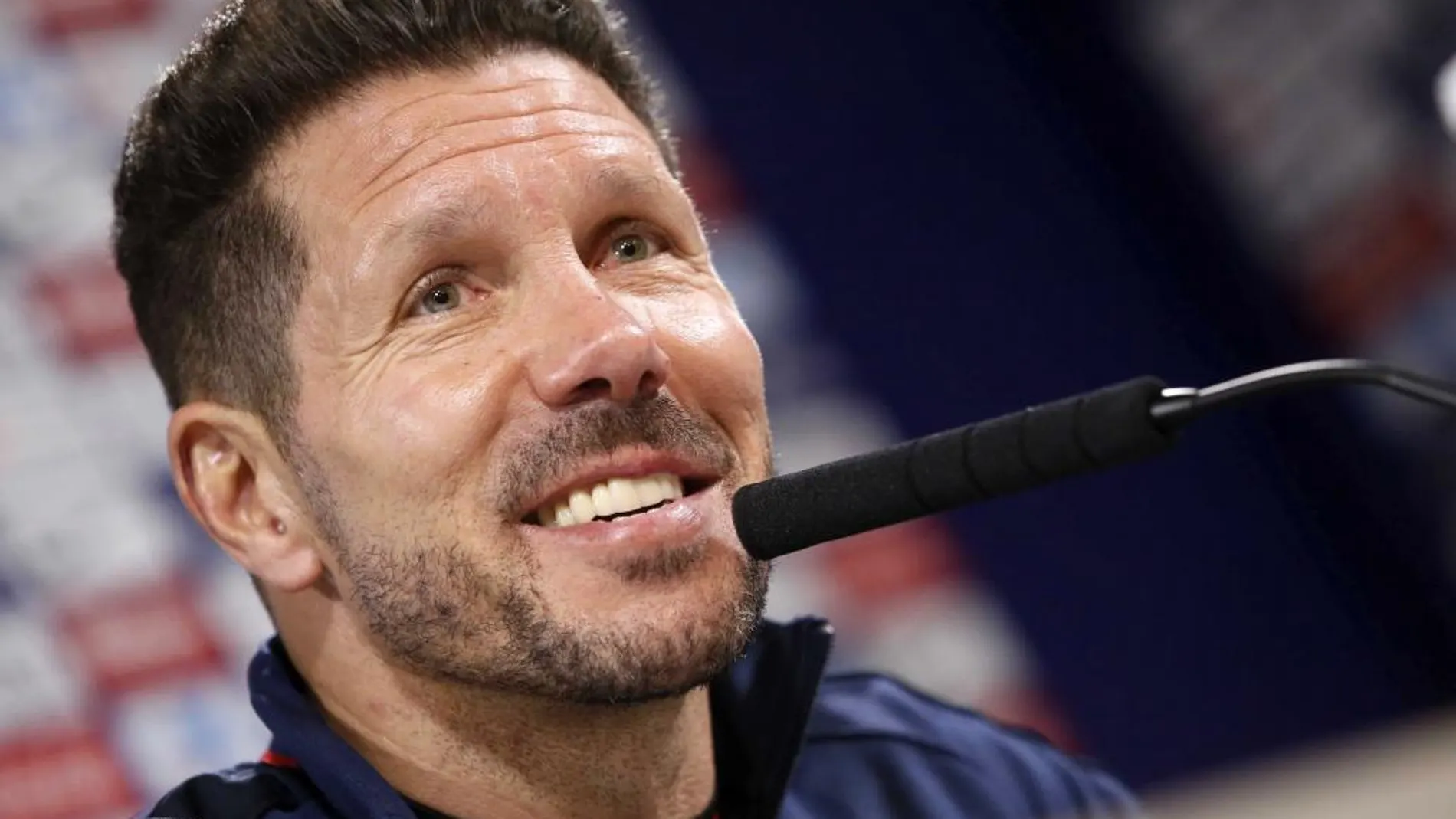 El entrenador del Atlético de Madrid Diego Simeone durante la rueda de prensa posterior al entrenamiento del equipo en la Ciudad Deportiva de Majadahonda