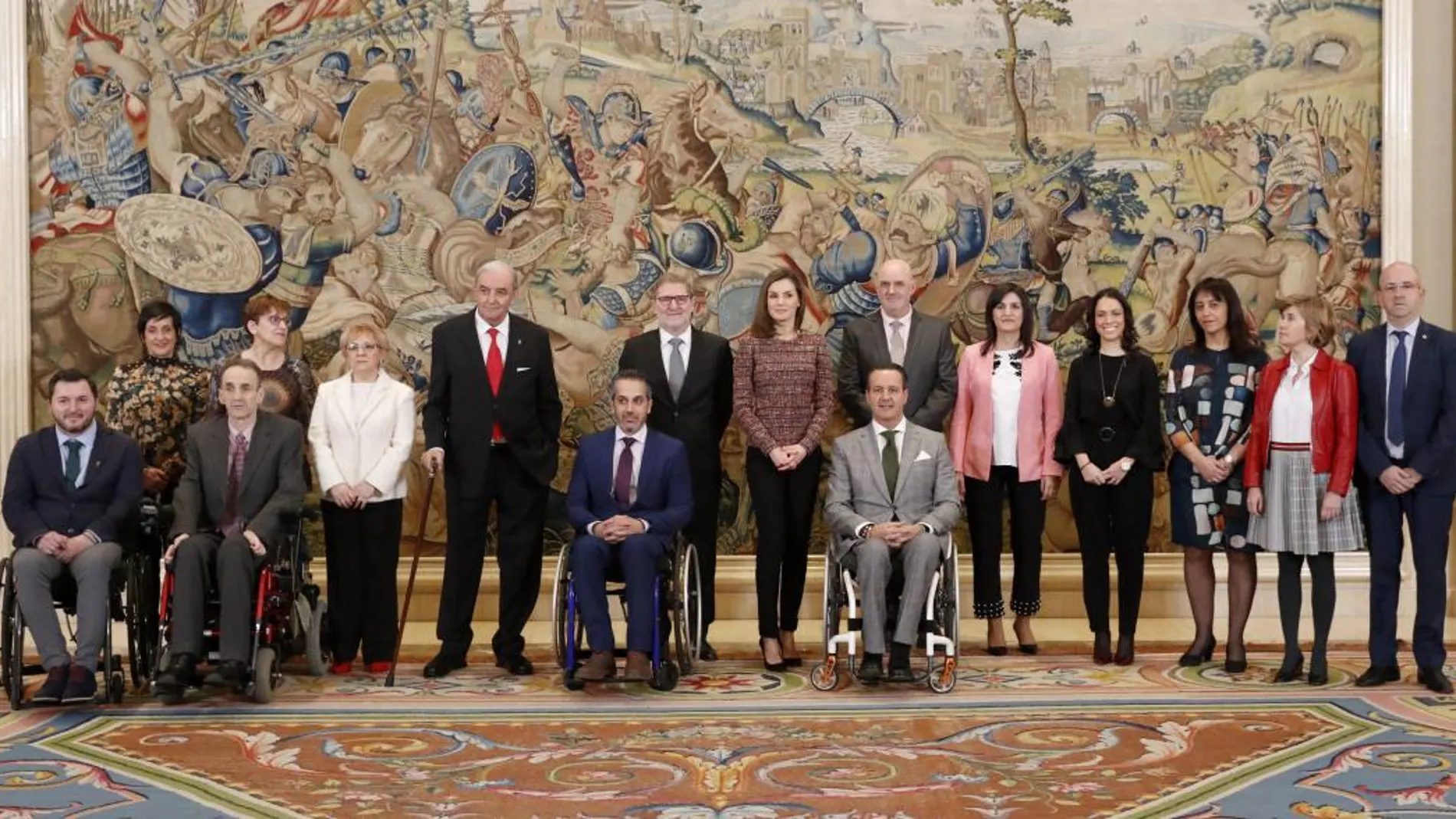 La Reina Letizia recibe en el Palacio de la Zarzuela a los representantes de Aspaym