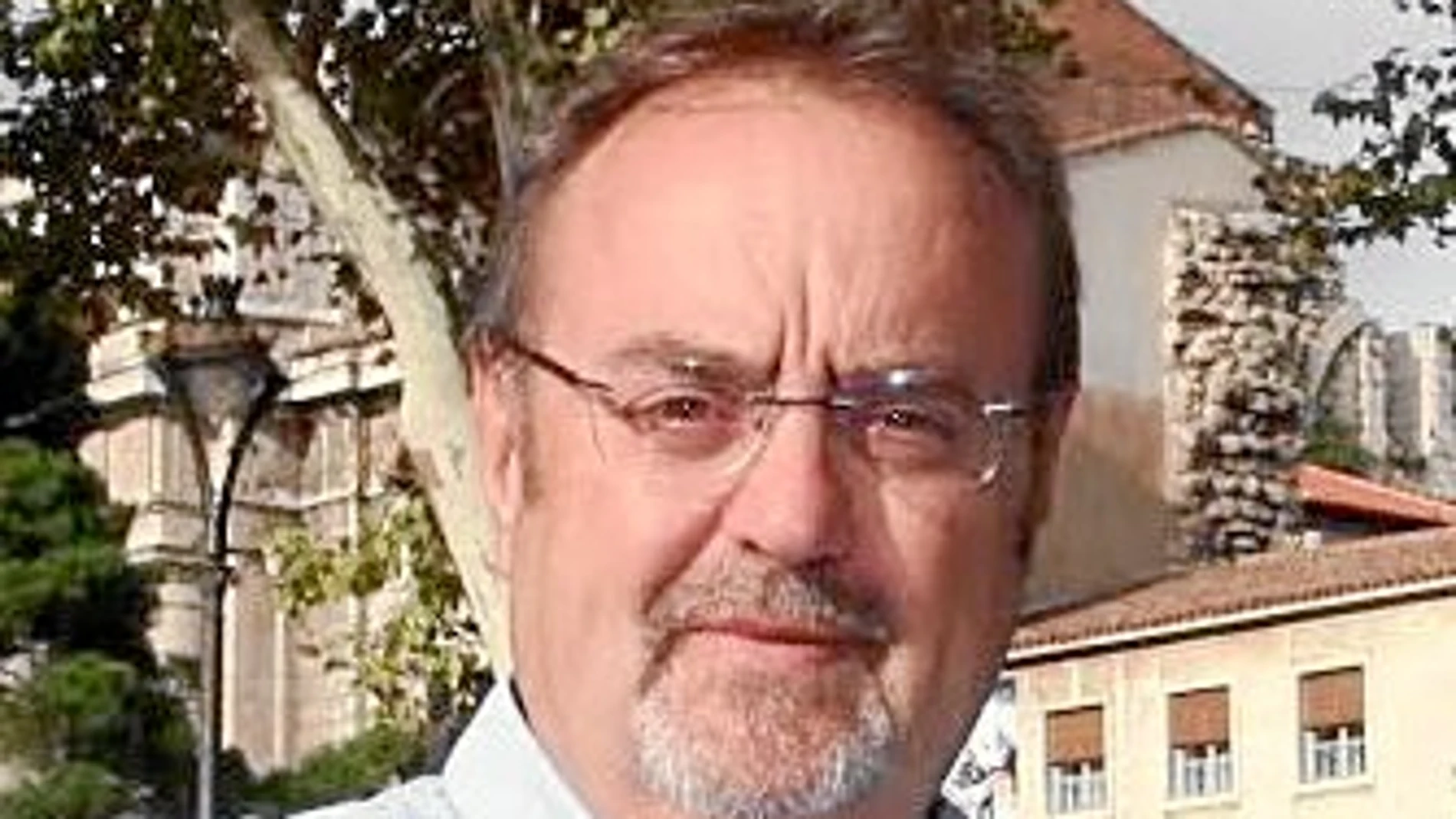 FERNANDO REY, consejero de Educación. Nació en León en 1963. Licenciado y doctor en Derecho por la Universidad de Valladolid de la que es profesor desde 1986.