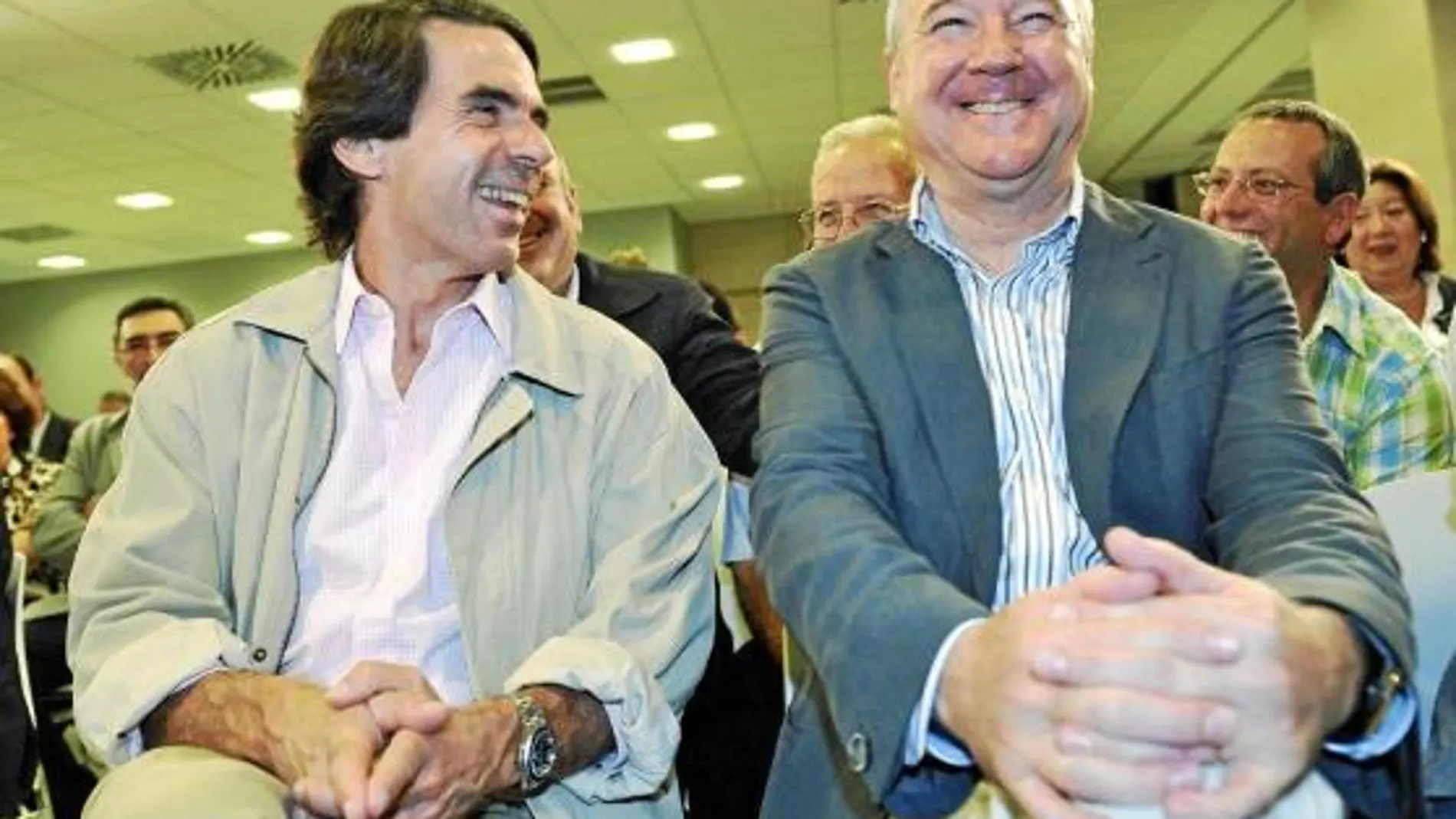 José María Aznar y Ramón Luis Valcárcel, durante la última visita que realizó el presidente de FAES a la Región, en mayo de 2009