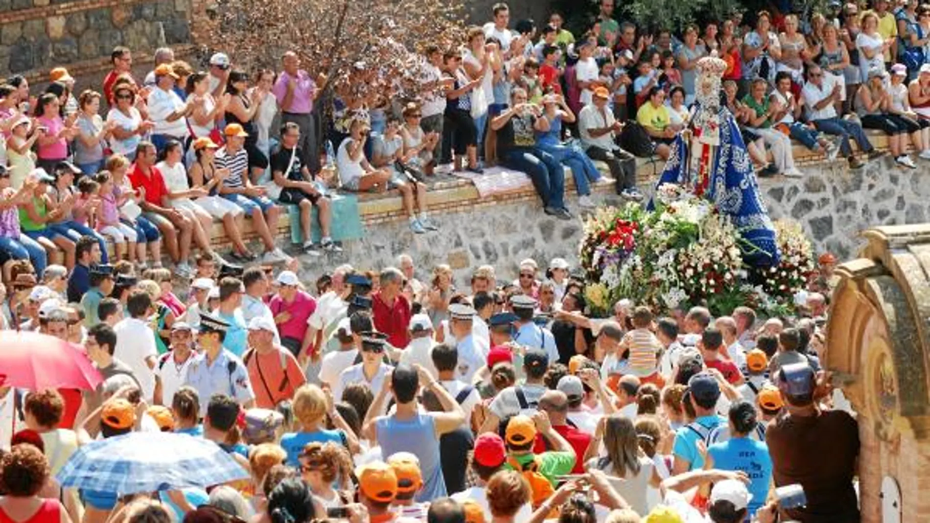 Casi 700000 murcianos arropan la vuelta de «La Morenica» al monte