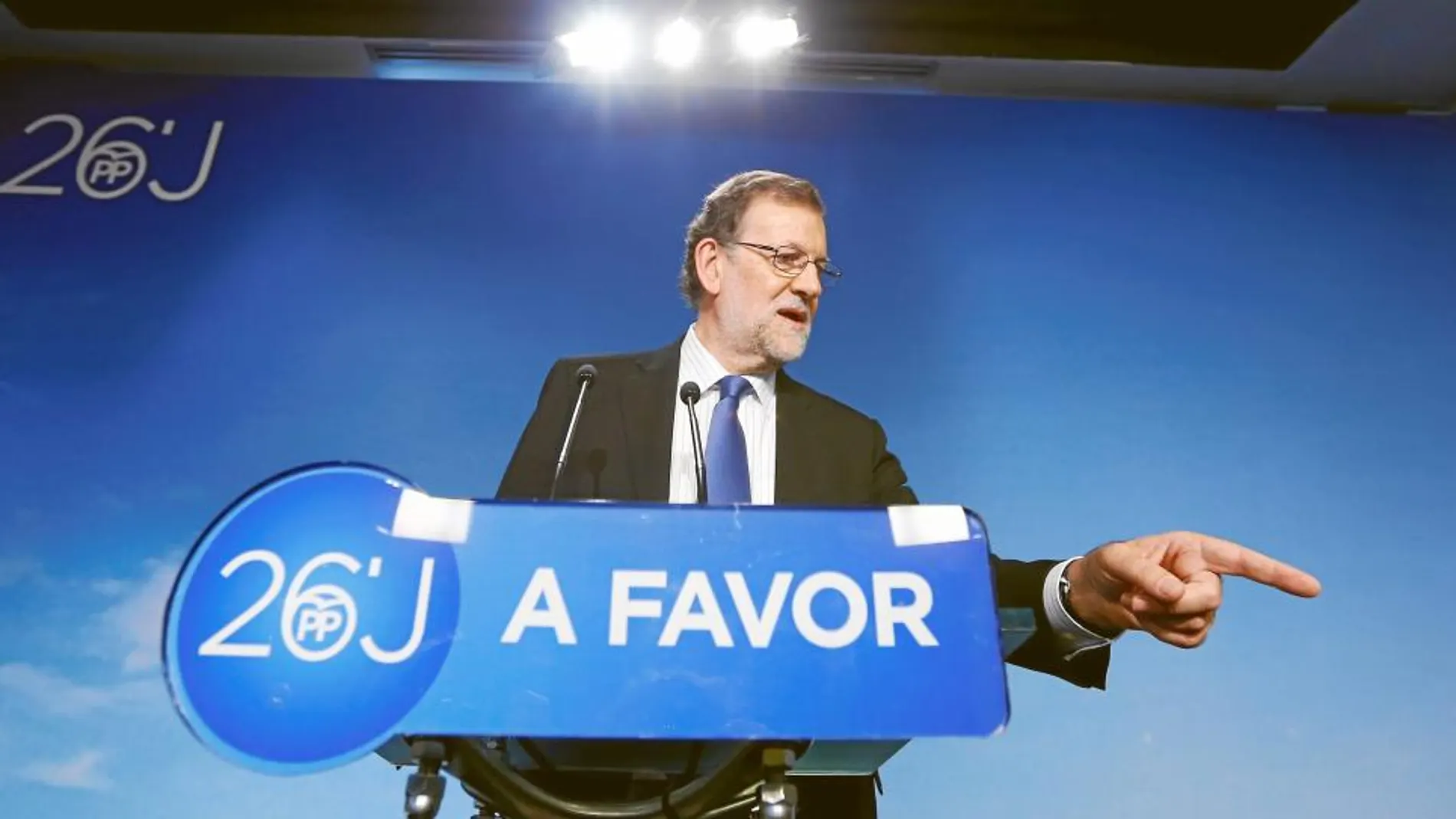 Mariano Rajoy, ayer, durante la rueda de prensa en la sede del partido
