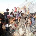Refugiados sirios tratan de huir del Estado islámico