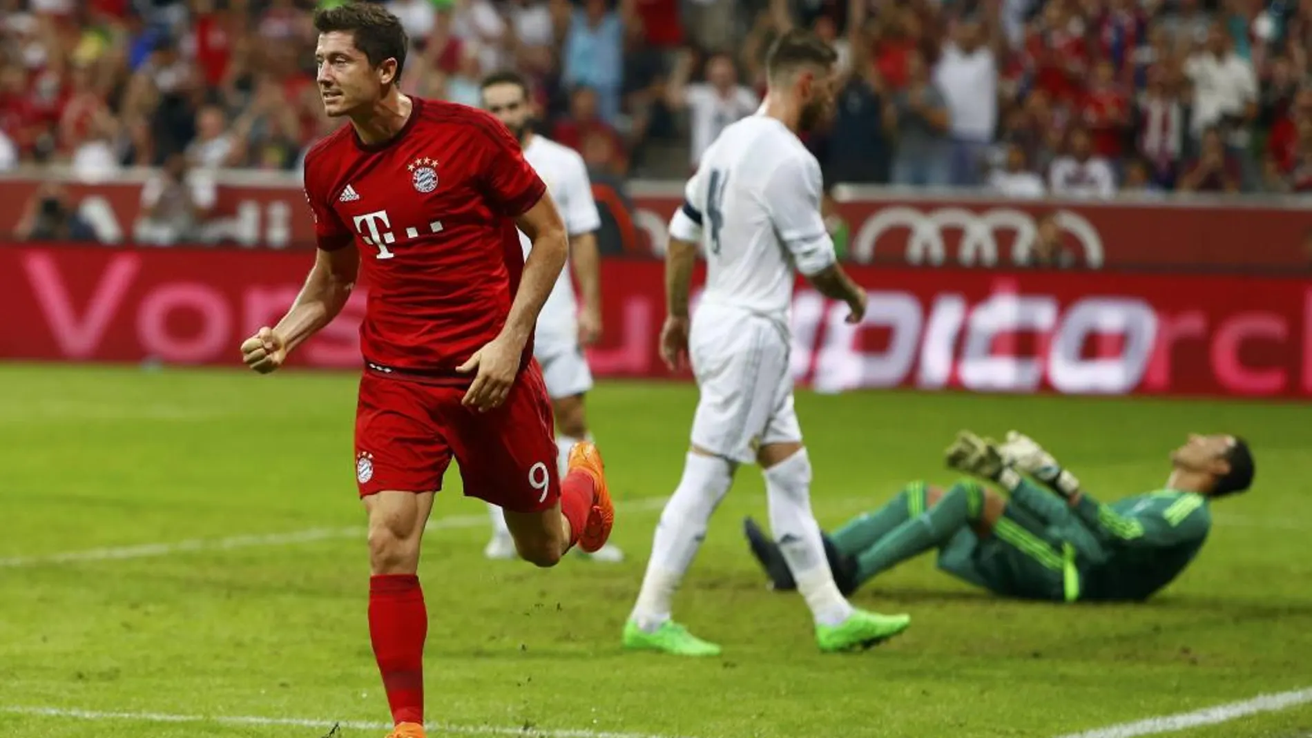 Robert Lewandowski celebra el gol