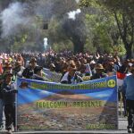 Integrantes del Comité Cívico de Potosí, junto con un grupo de mineros